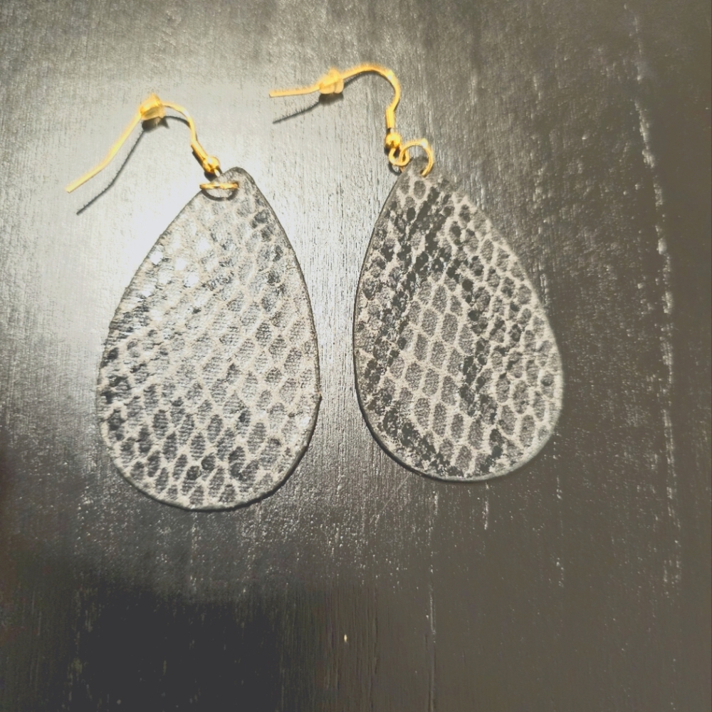 Black 🐍 snakeskin earrings